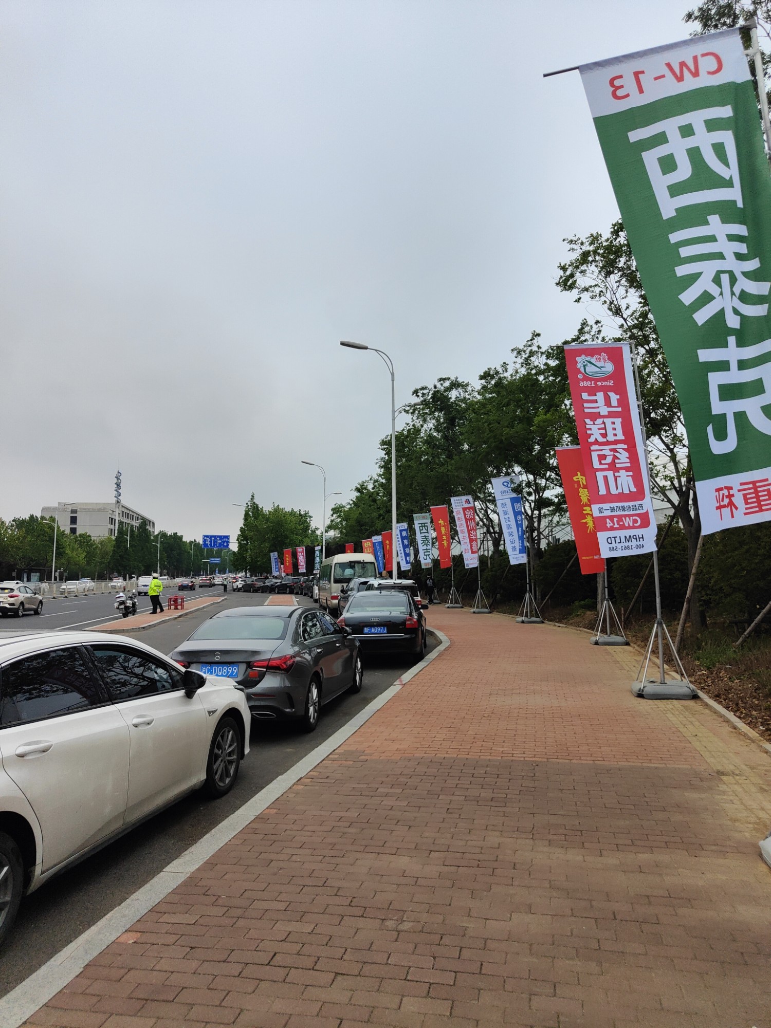 步行到展馆 步行到展馆