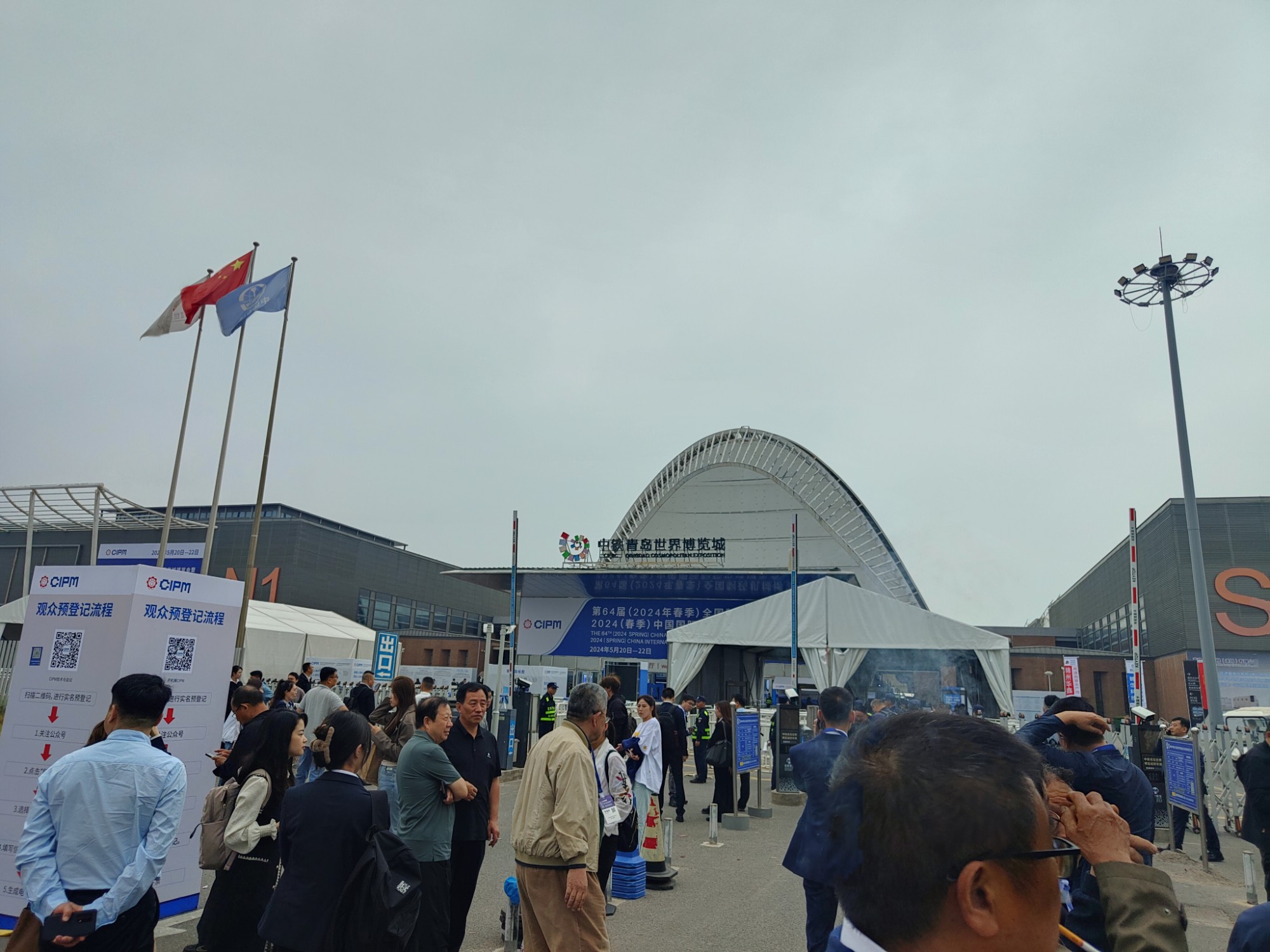 步行到展馆 步行到展馆