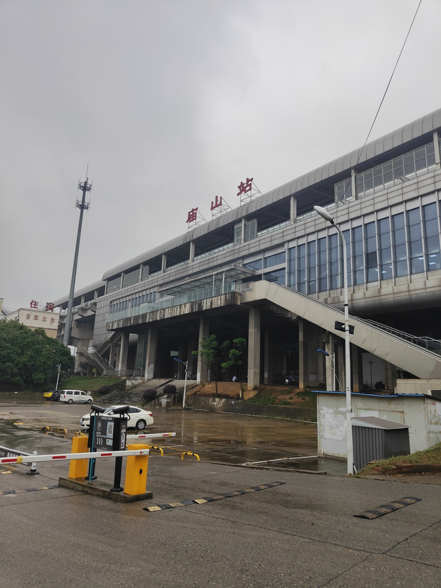 又来这里坐车