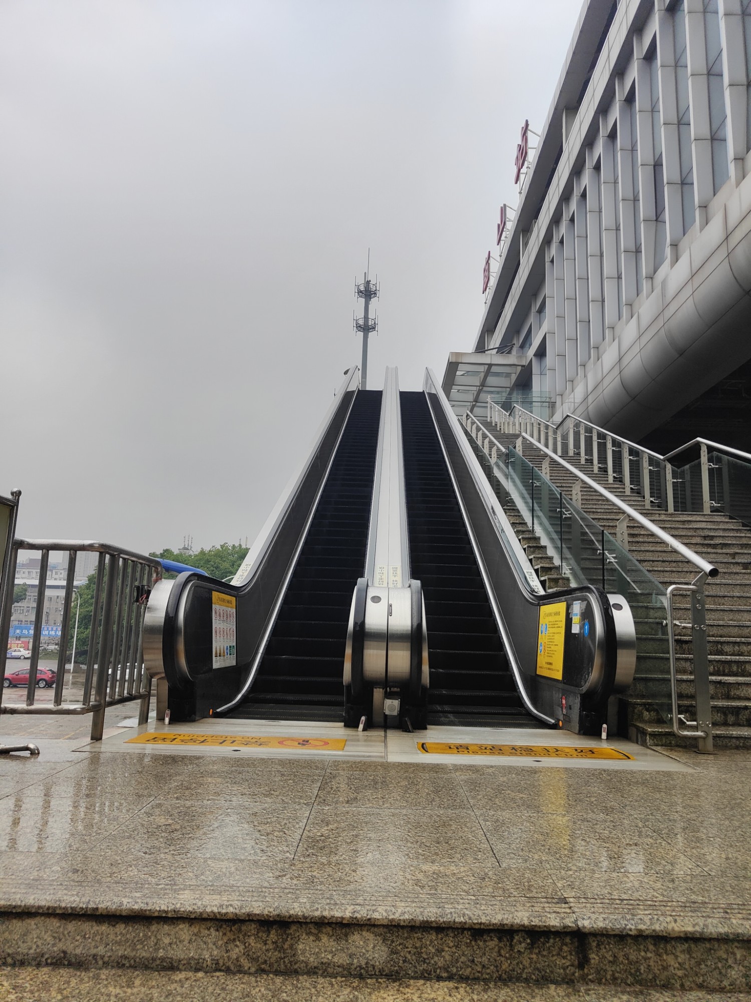 又来这里坐车 又来这里坐车