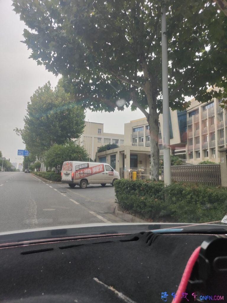 为啥停门口