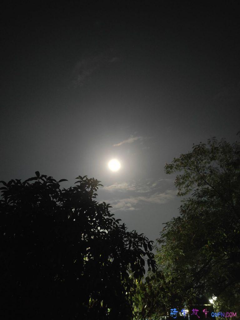 中秋月圆之夜